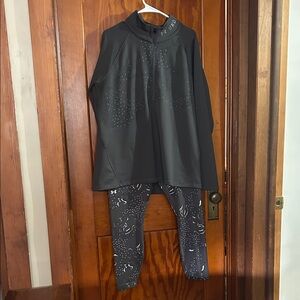 Under Armour Dark Gray Pullover with Printed Dark Gray Leggings